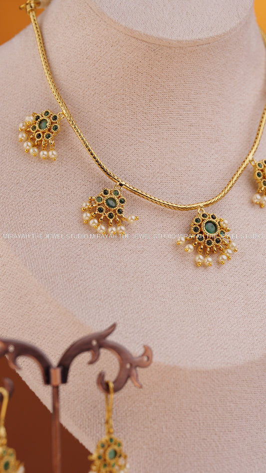 TWILIGHT FLOWERS NECKLACE - GREEN