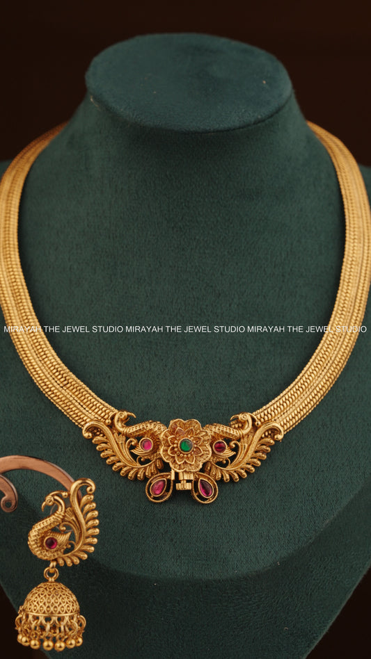 PEACOCK CREST VINTAGE NECKLACE - SCREW TYPE