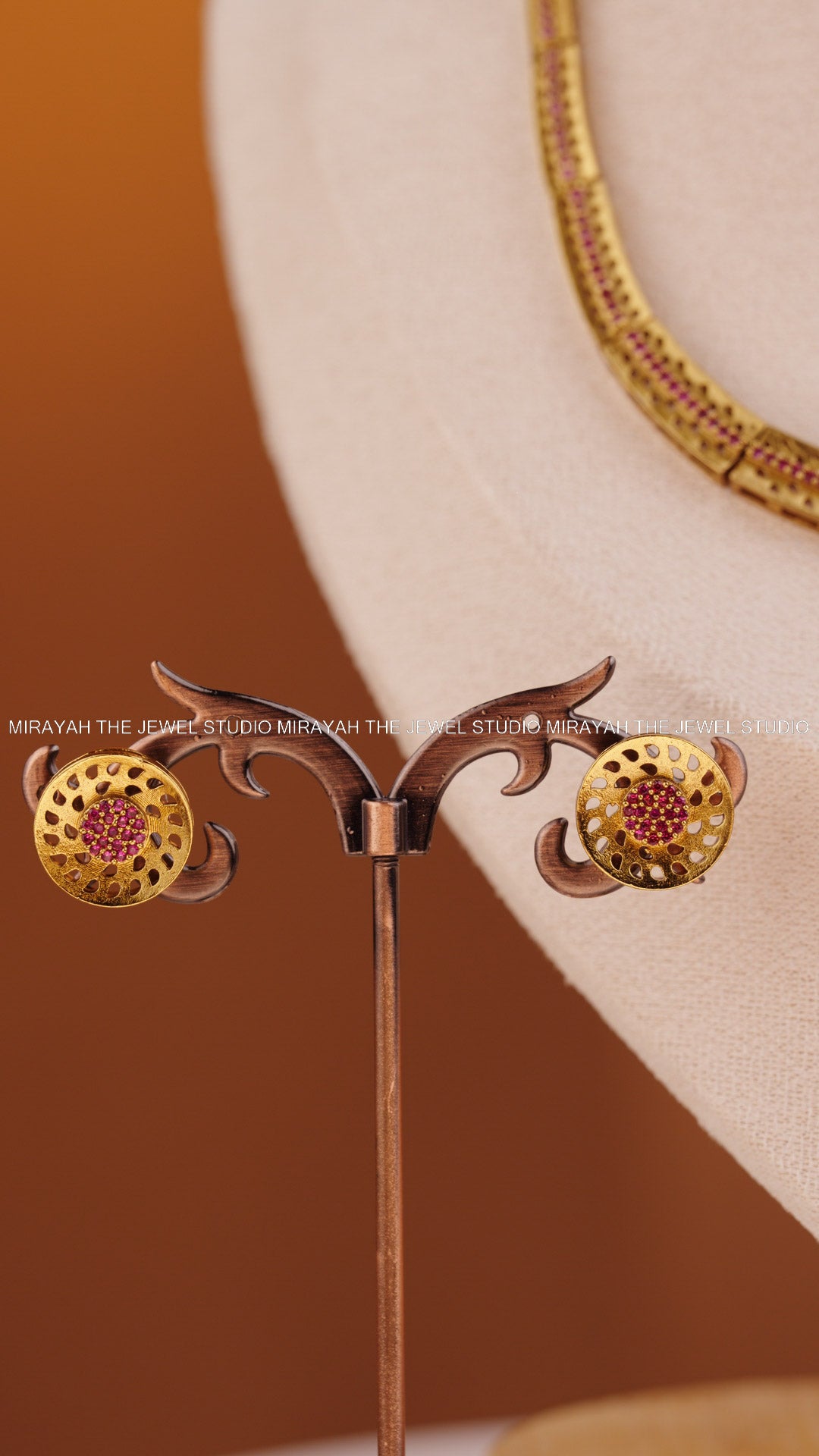 LUMINOUS AURA NECKLACE - PINK