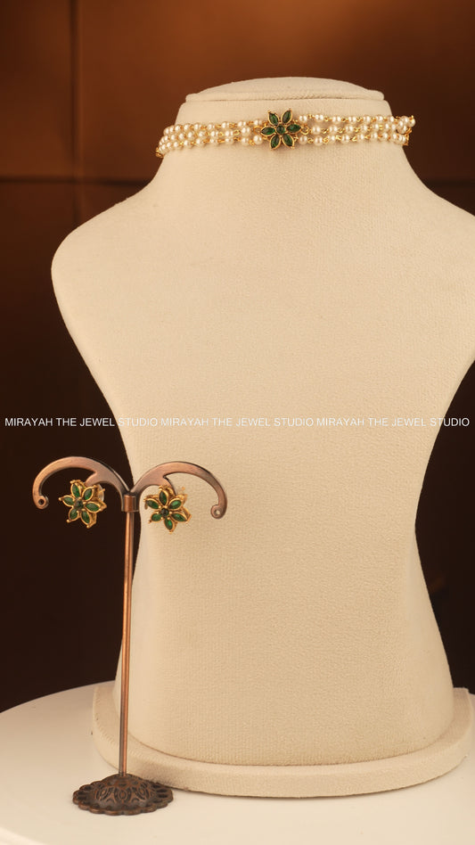 SIMPLE PEARL BLOOM CHOKER