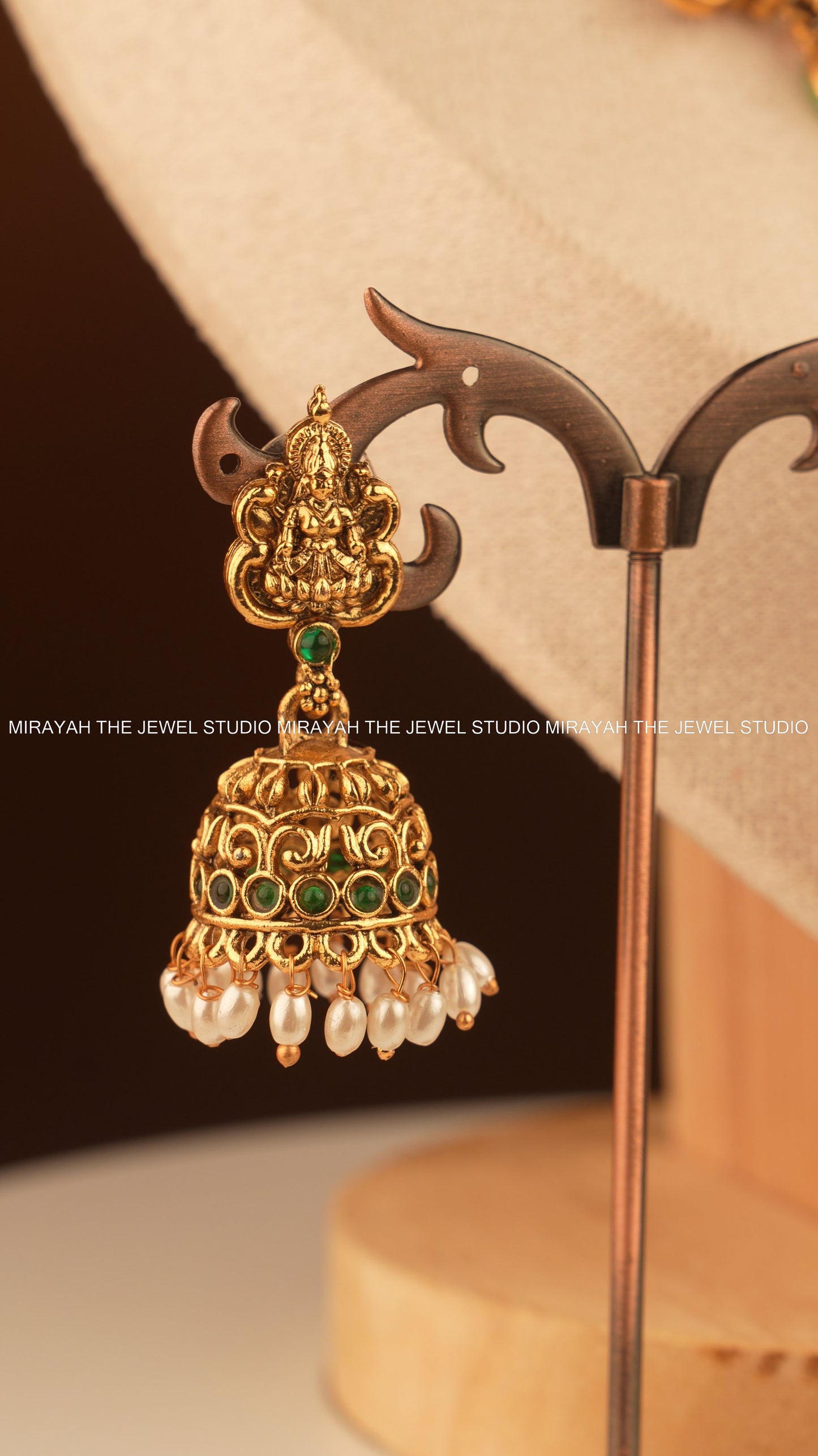 VAISHNAVEE PENDANT NECKLACE - GREEN