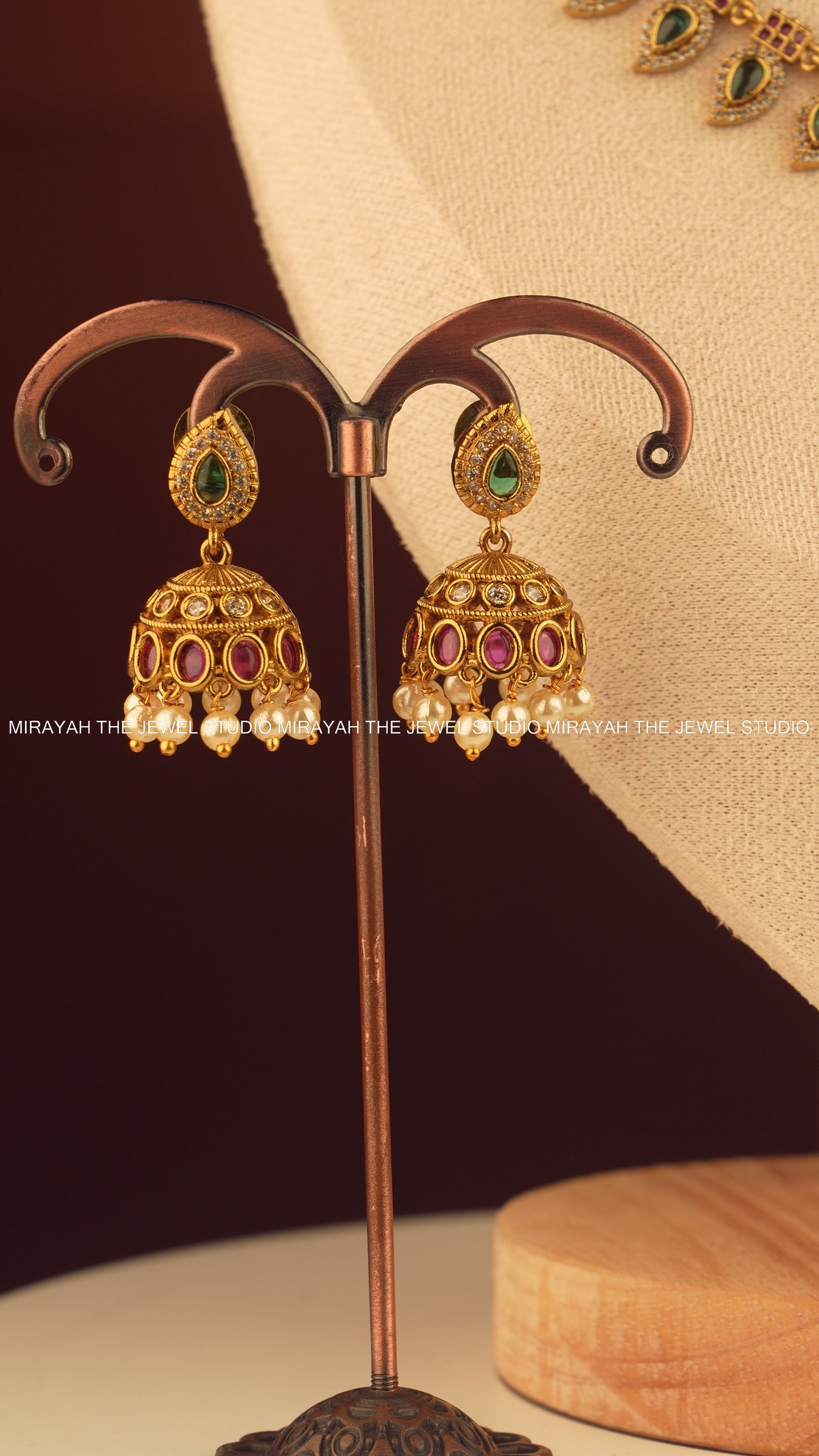 PREMIUM EMERALD AURA NECKLACE