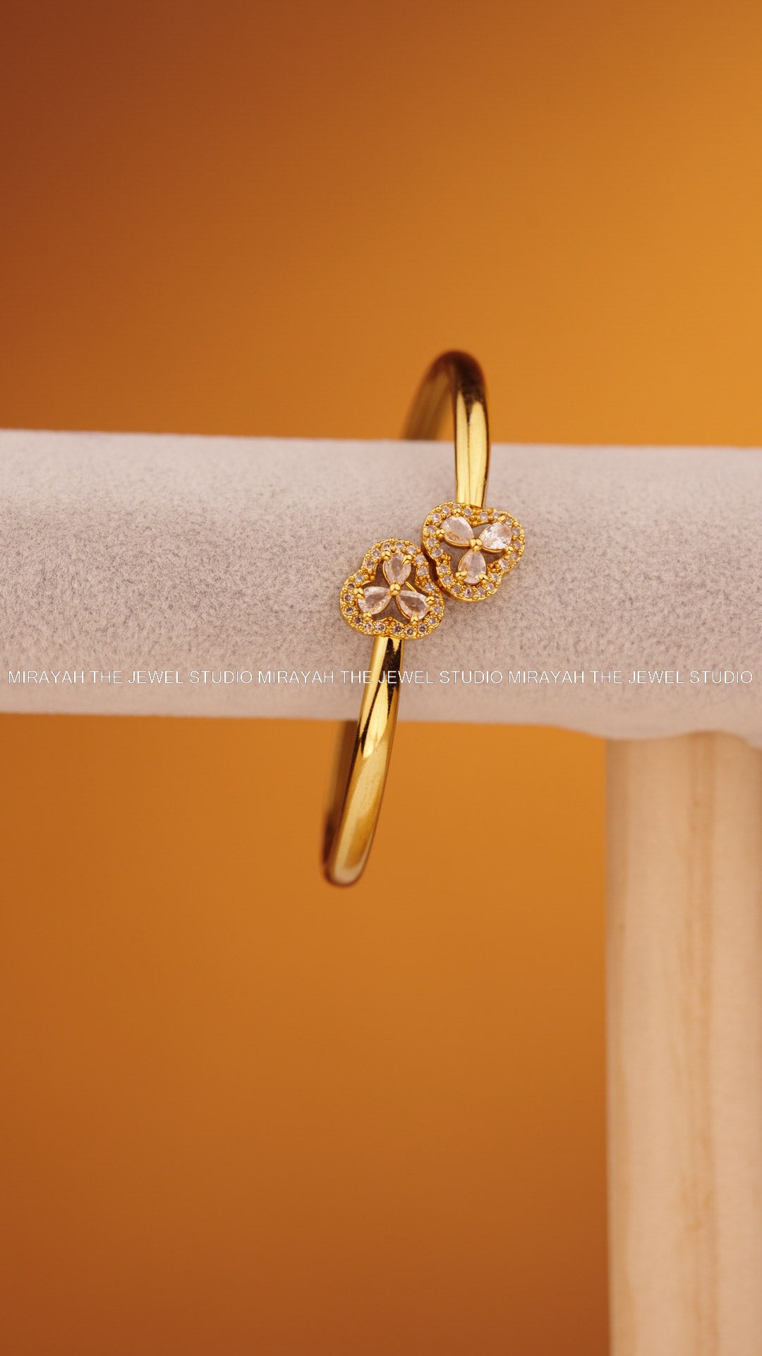 AURELIA LEAF BRACELET (FREE SIZE) - WHITE