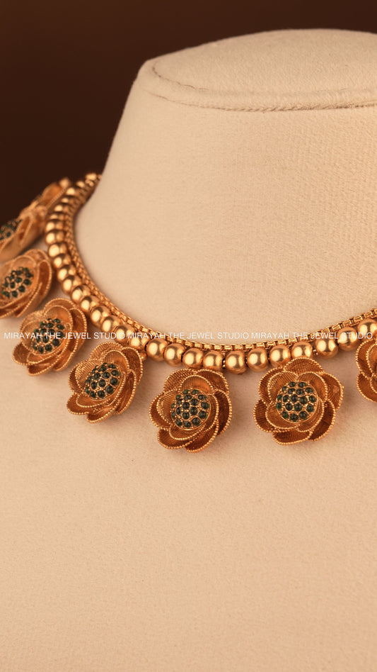 ARANYA BLOOM NECKLACE - GREEN