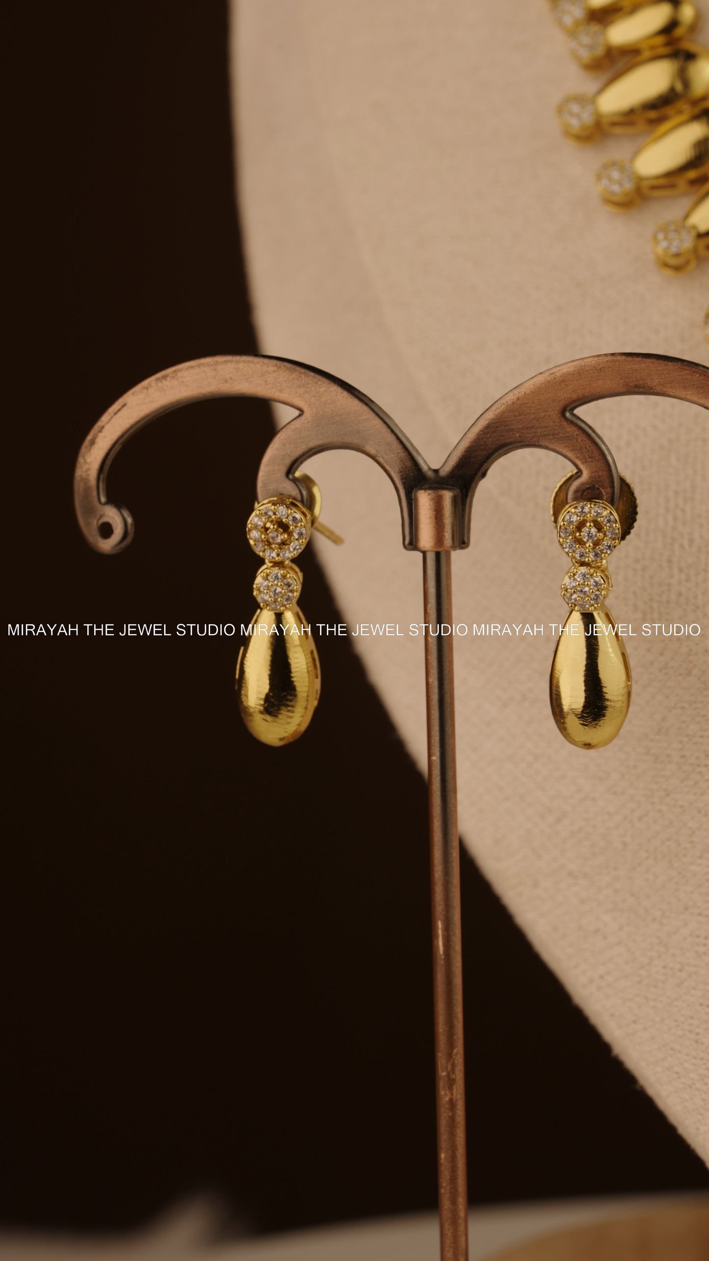 REGAL DROP NECKLACE