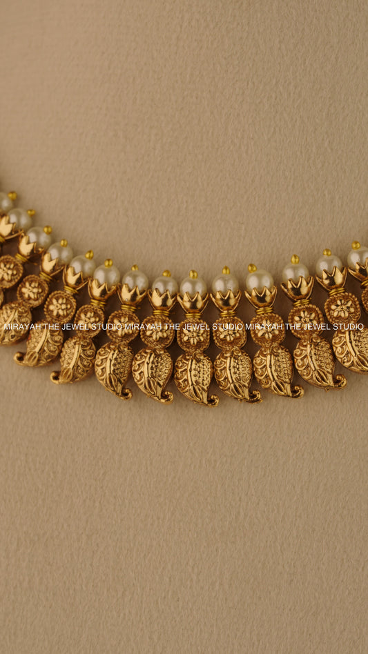 PEARL MANGO CREST NECKLACE