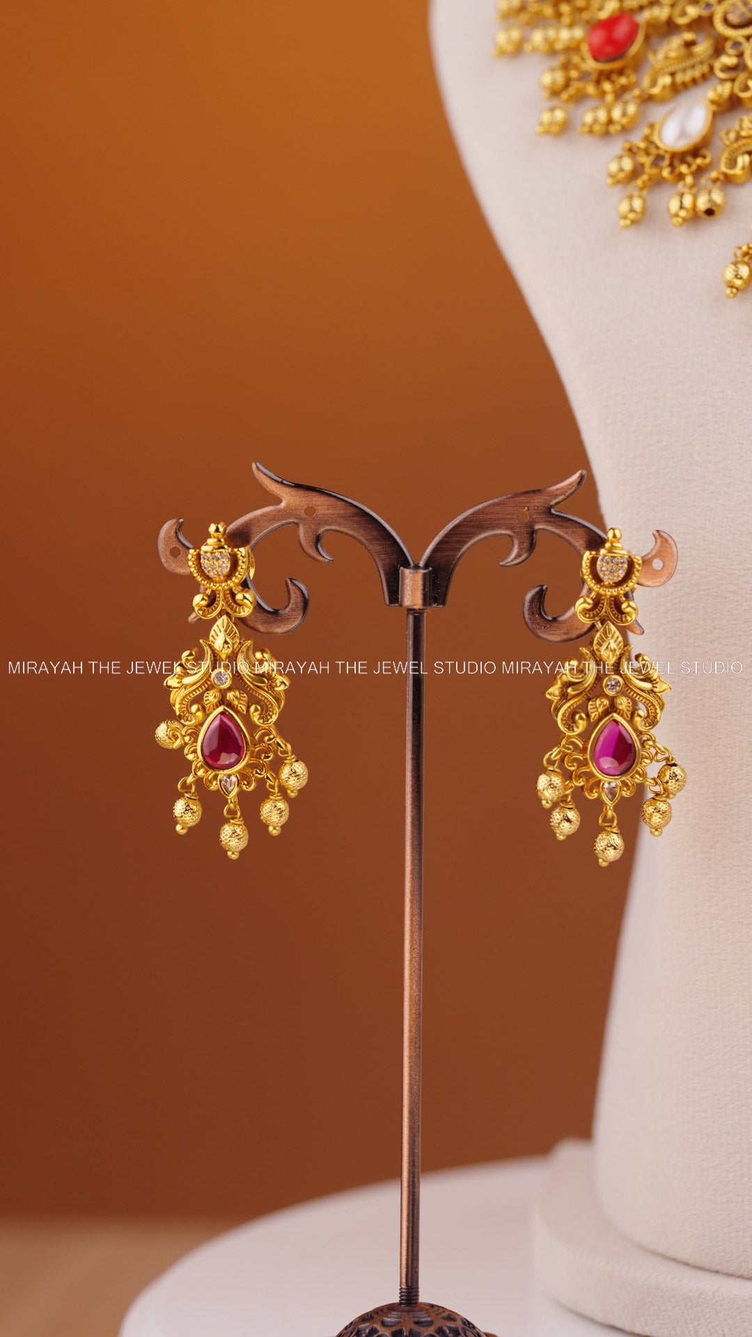 NAVARATNA ROYALE NECKLACE