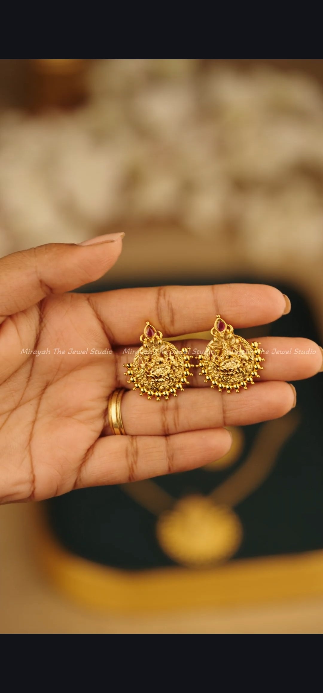 SHRI SAMPADA NECKLACE (WITH DETACHABLE PENDANT)