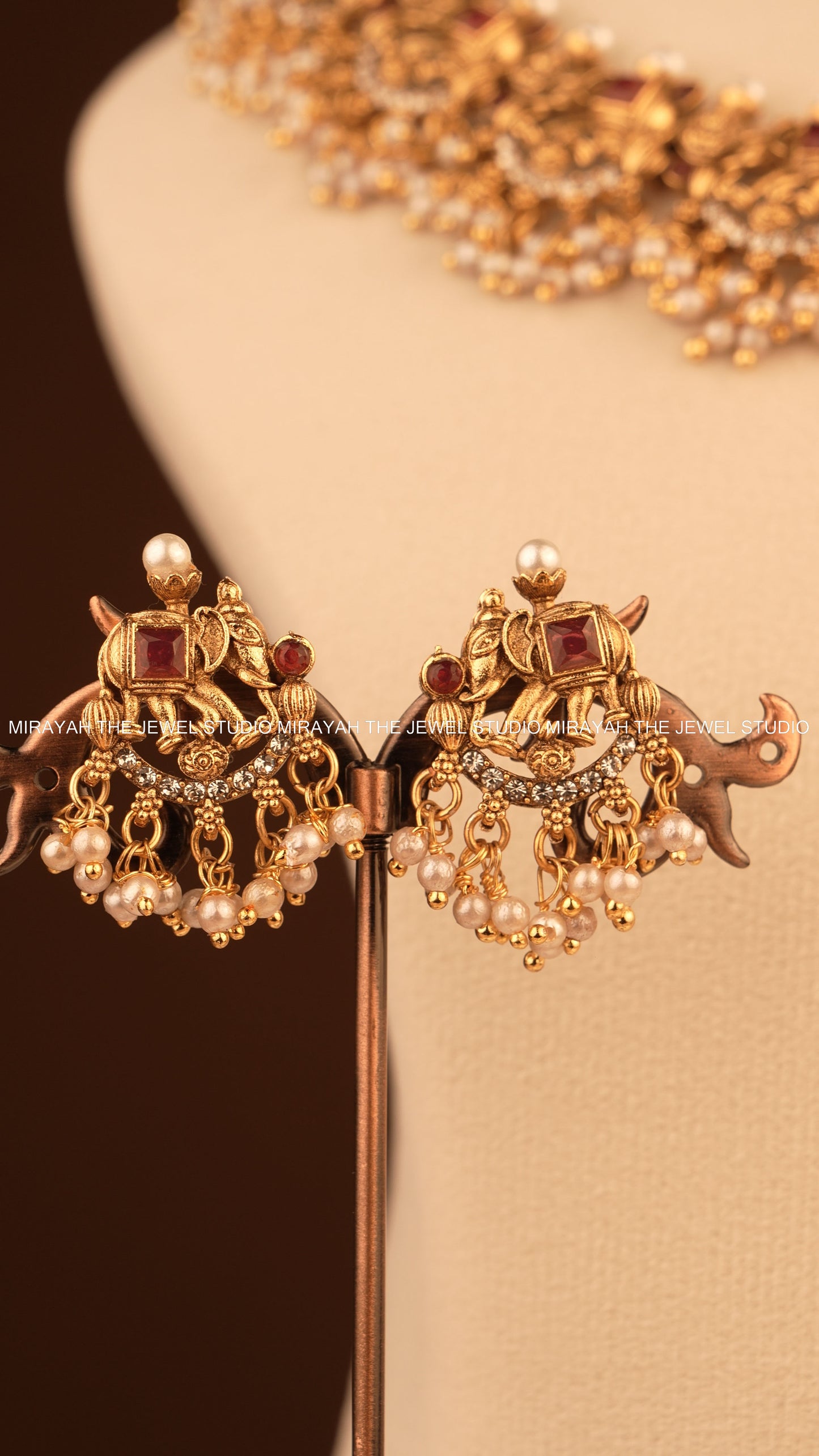 RUBIKA ELEPHANT NECKLACE - RED