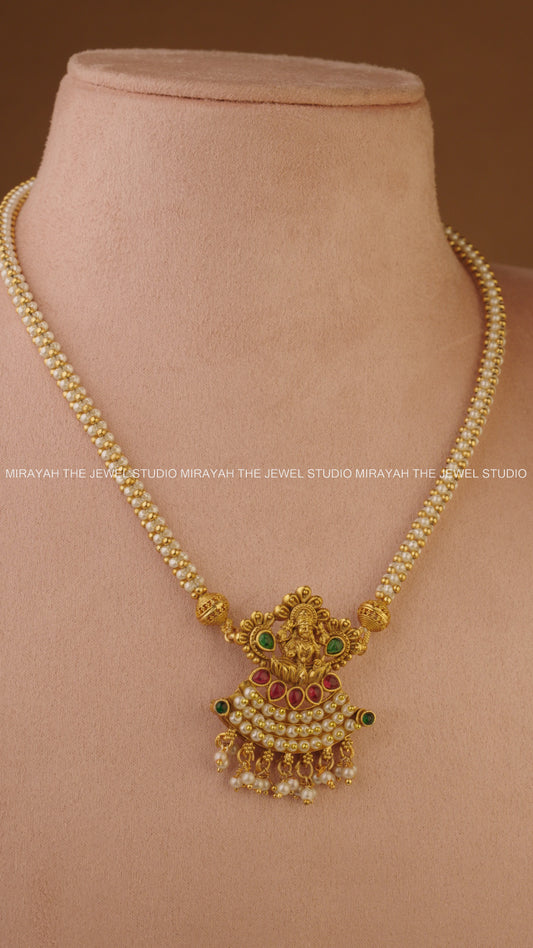 RAJNAVI PENDANT NECKLACE