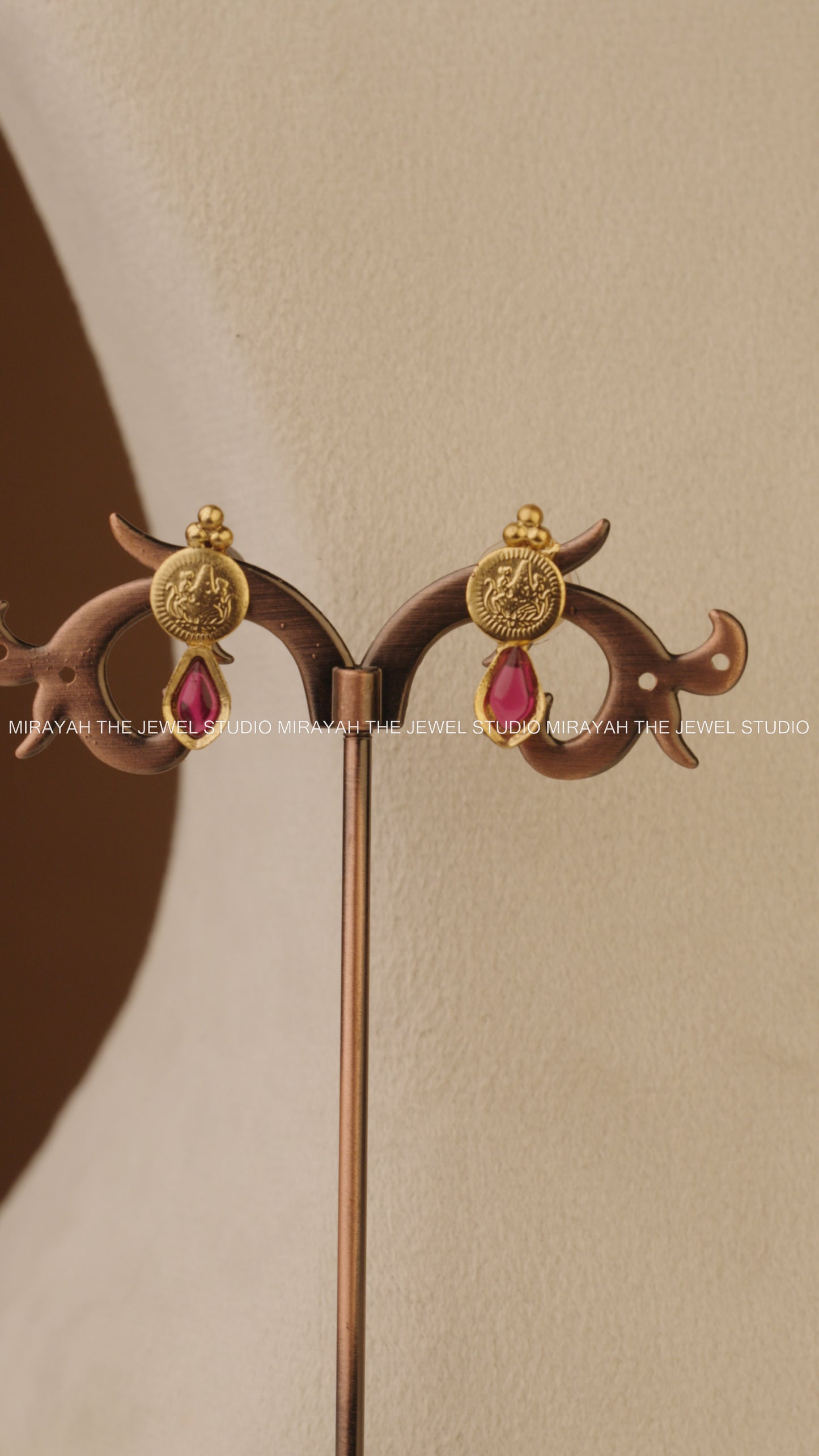 NAGAS COIN CHOKER/NECKLACE - RED AND GREEN