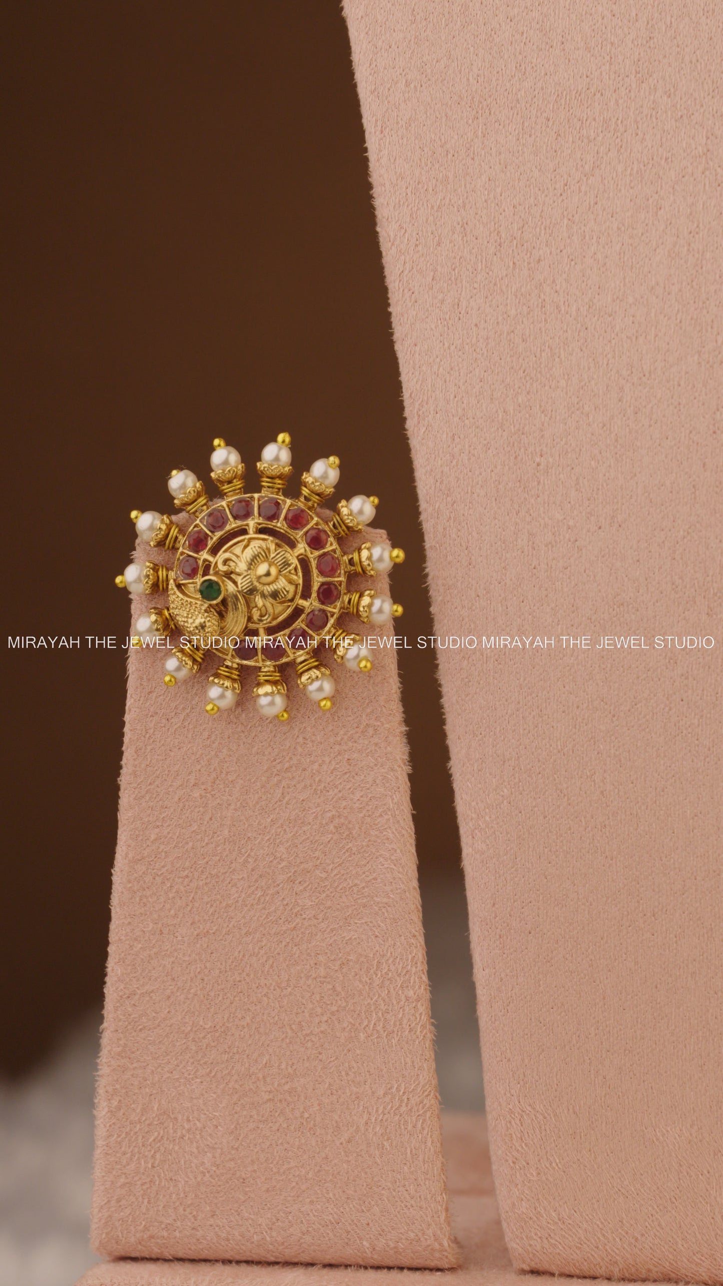 PEACOCK SYMPHONY CHOKER