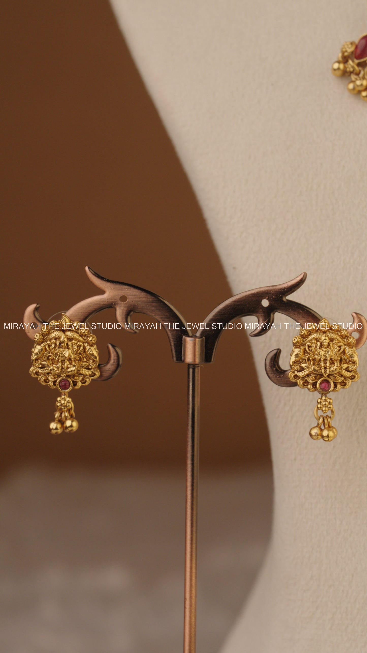 ANANTA DEVI INVISIBLE NECKLACE