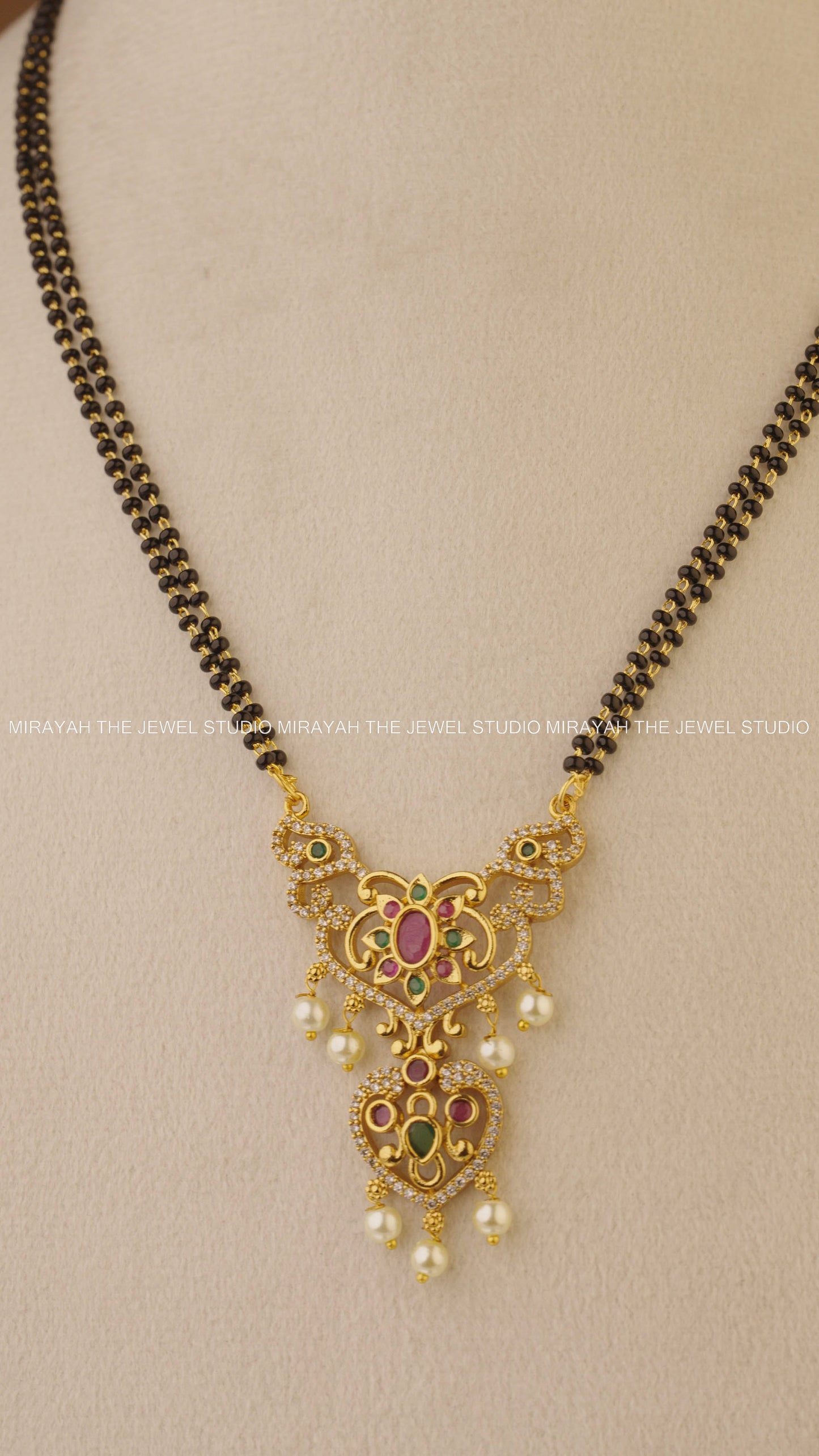 BLACK BEAD FLORAL AD PENDANT NECKLACE