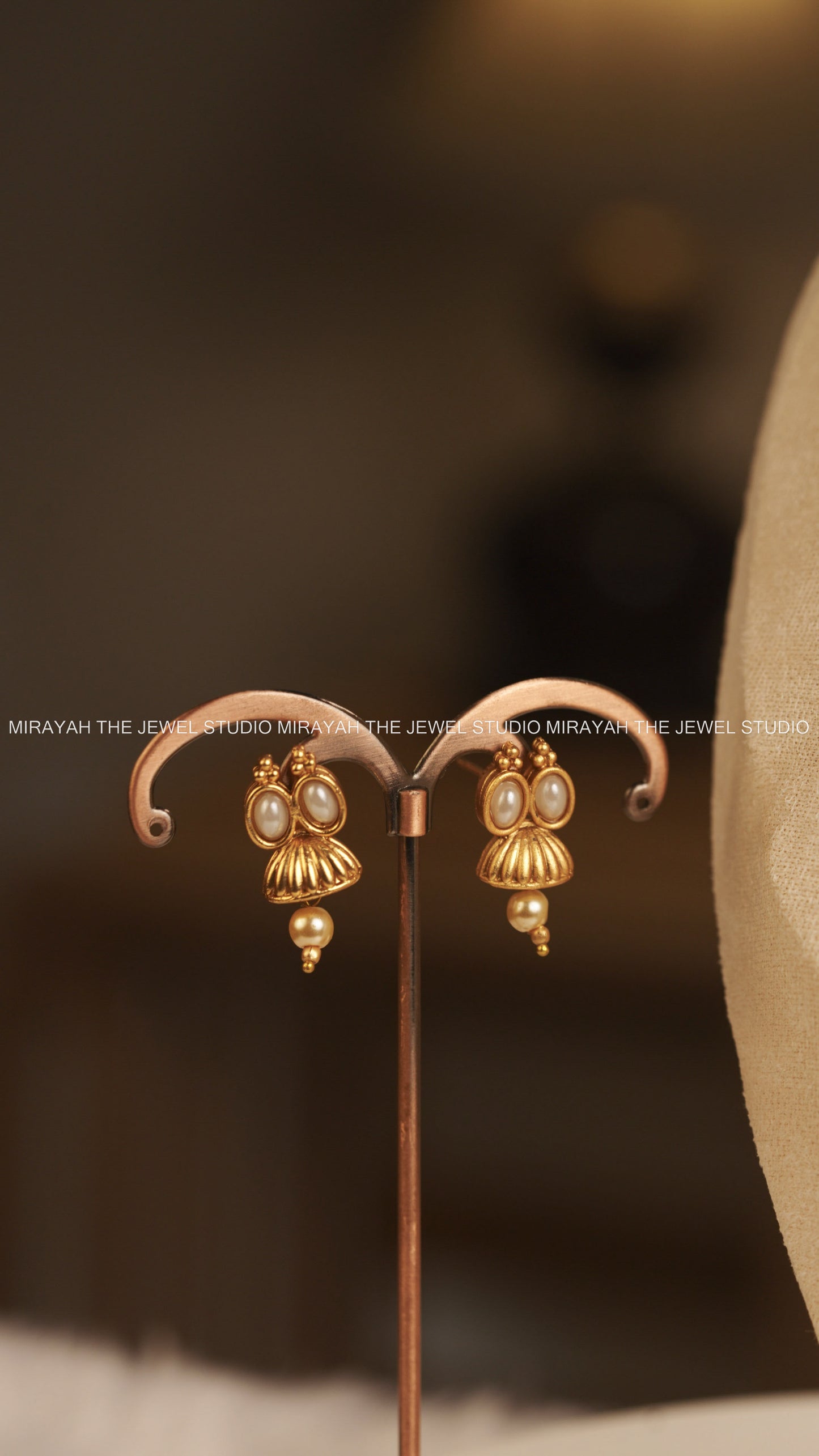 UMBRELLA STONE NECKLACE- WHITE