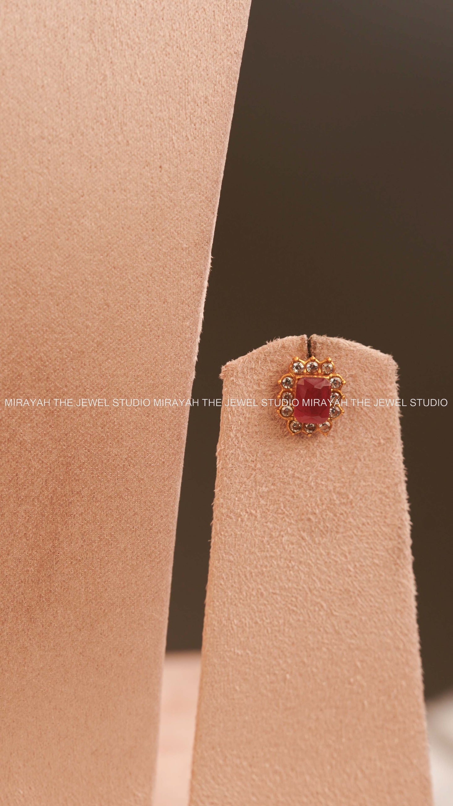 SIMPLE 3 LAYERED PEARL CHOKER- RUBY