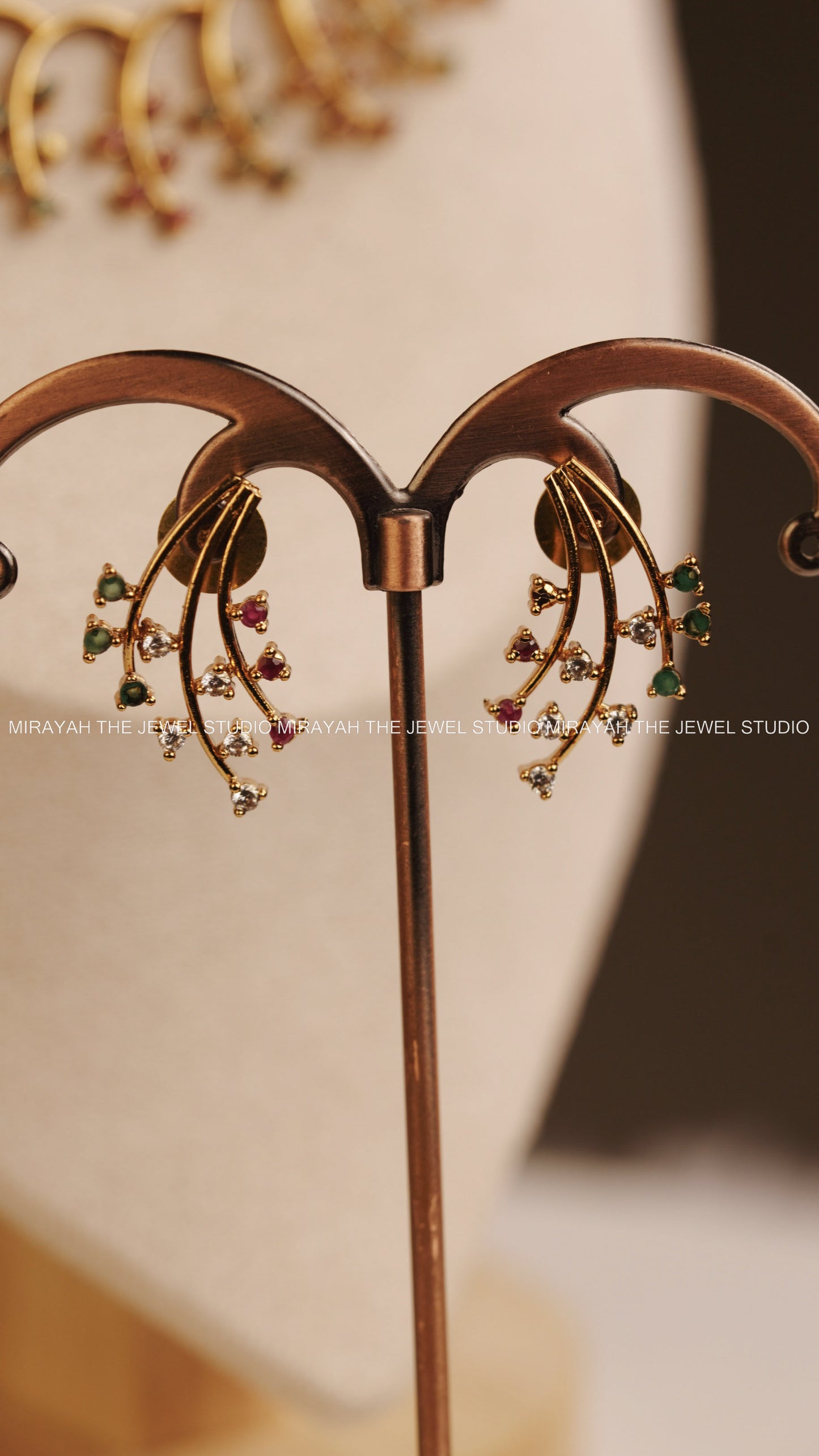 AD LEAF DESIGN NECKLACE