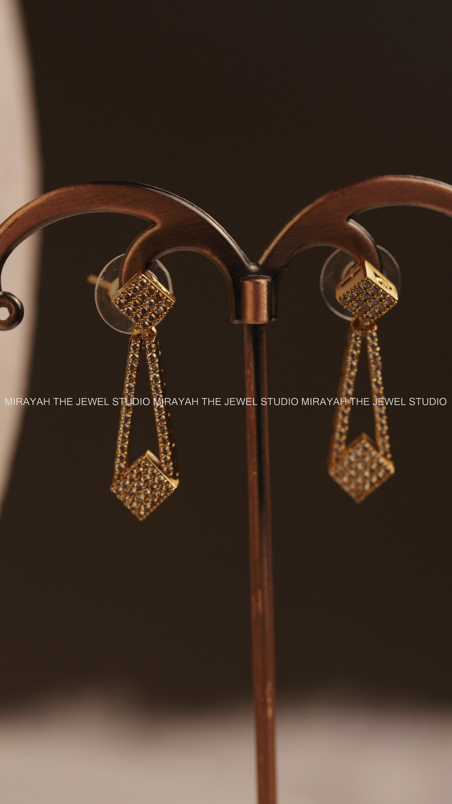 PREMIUM AD SQUARED HASLI - WHITE