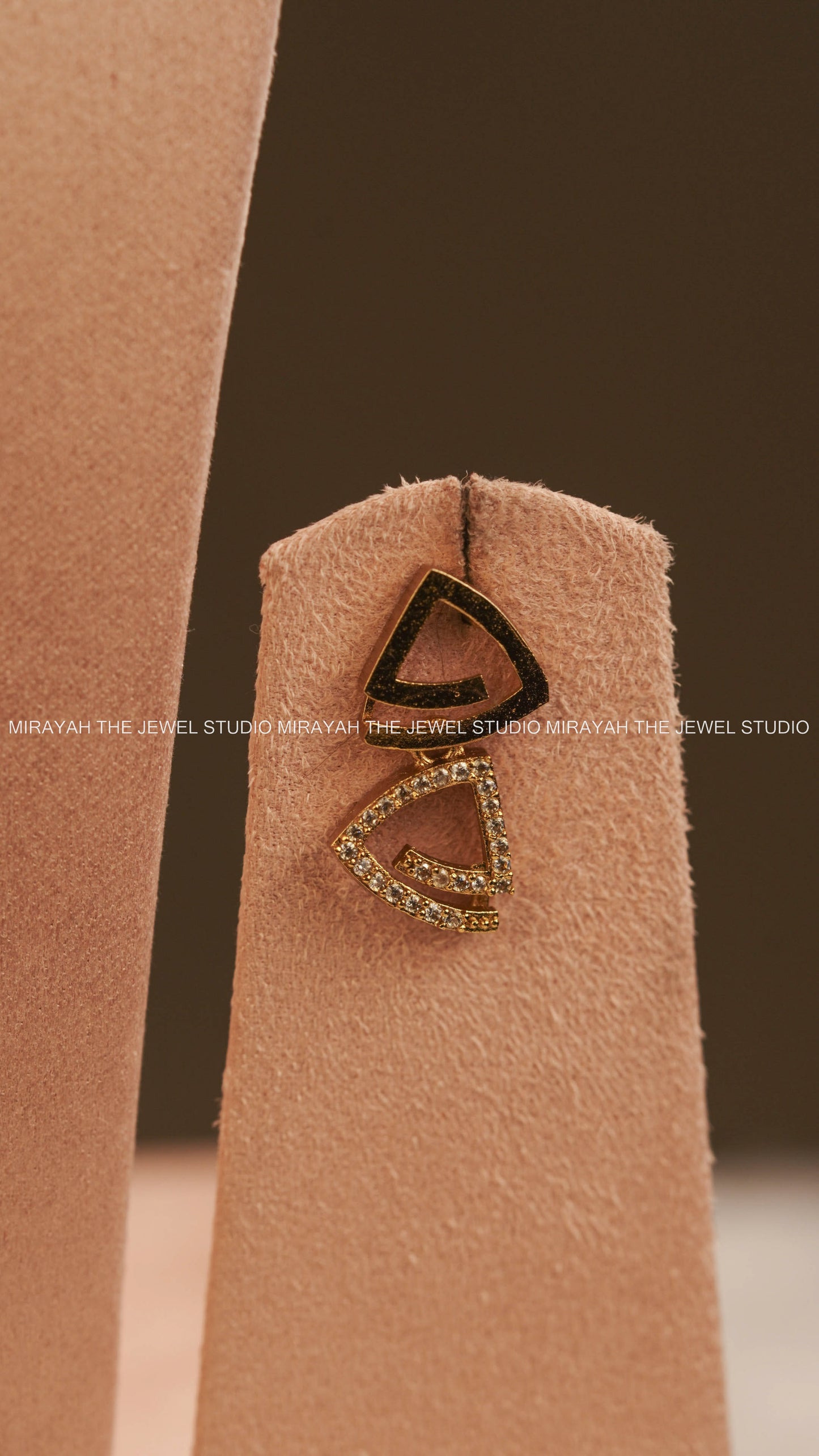 PREMIUM AD TRIANGULAR NECKLACE