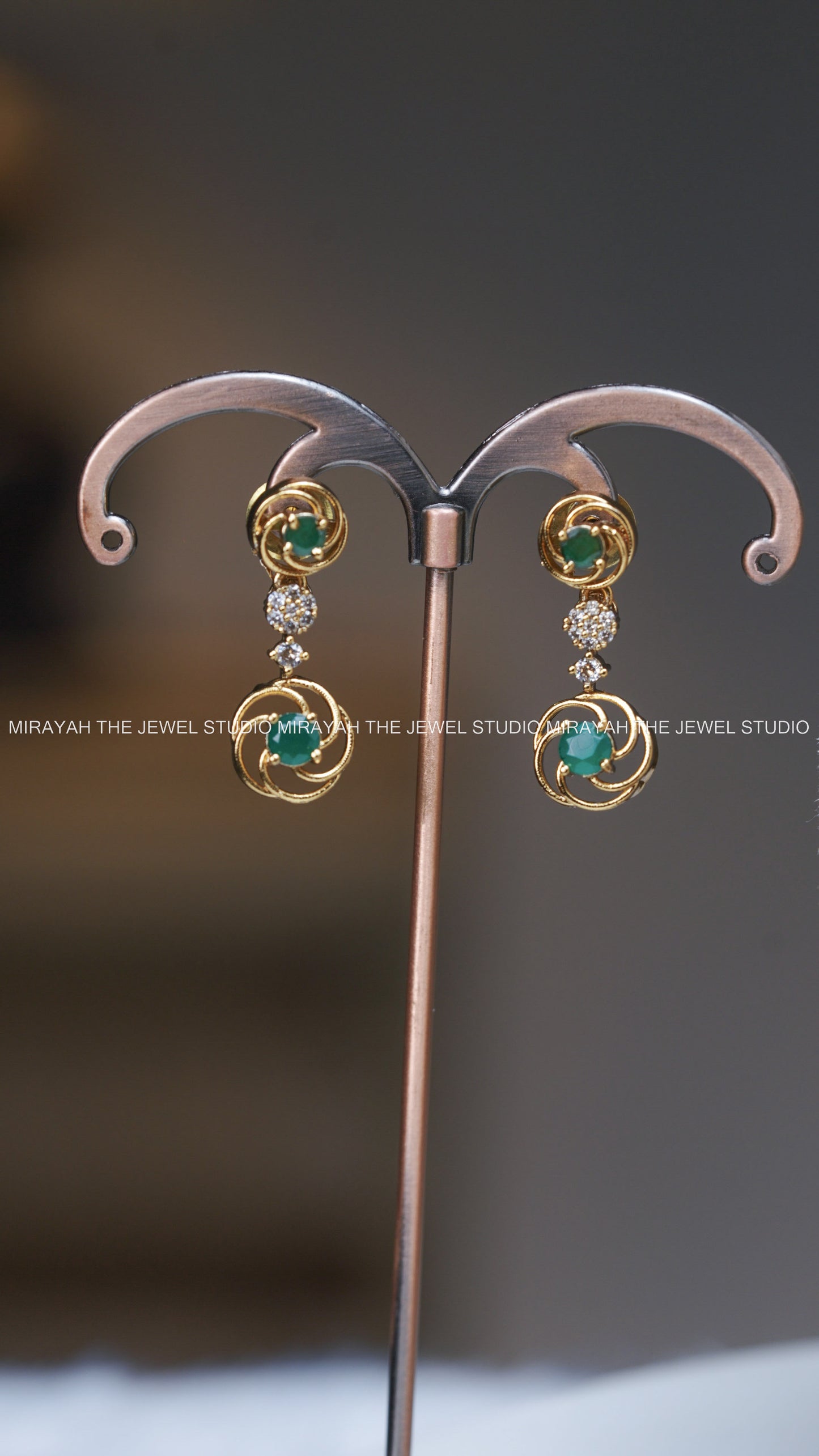 CIRCLE FLORAL AD NECKLACE