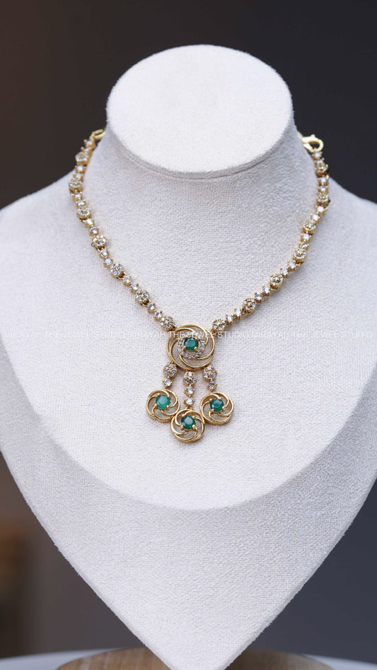 CIRCLE FLORAL AD NECKLACE