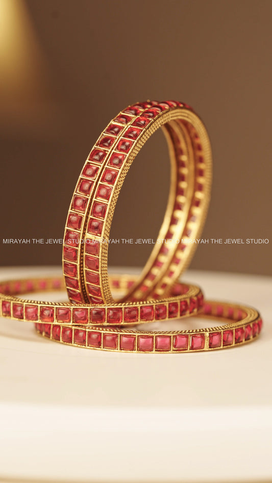 BOX SEQUENCE BANGLE (4PC) - RED