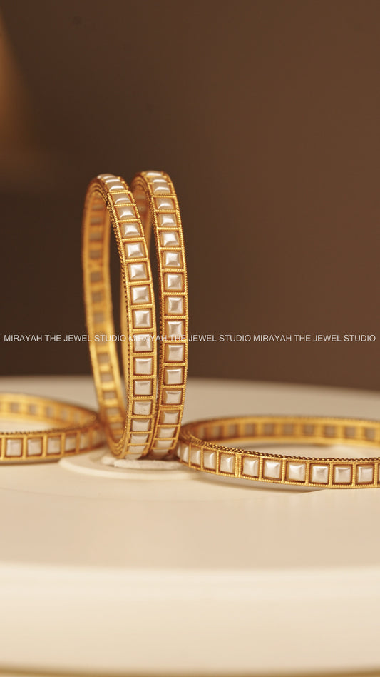 BOX SEQUENCE BANGLE (4PC) - WHITE