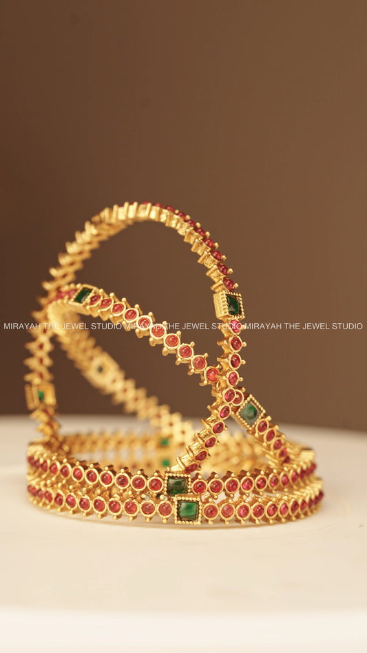 RED STONE DOTTED BANGLE (4PC)