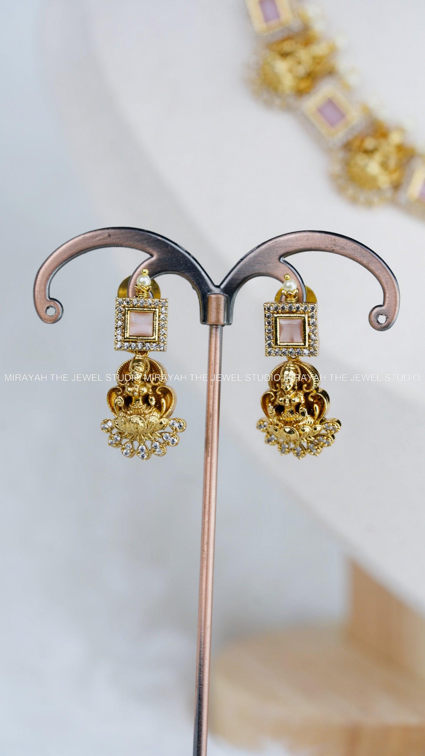 PREMIUM AD SQUARE CUT NECKLACE -PINK