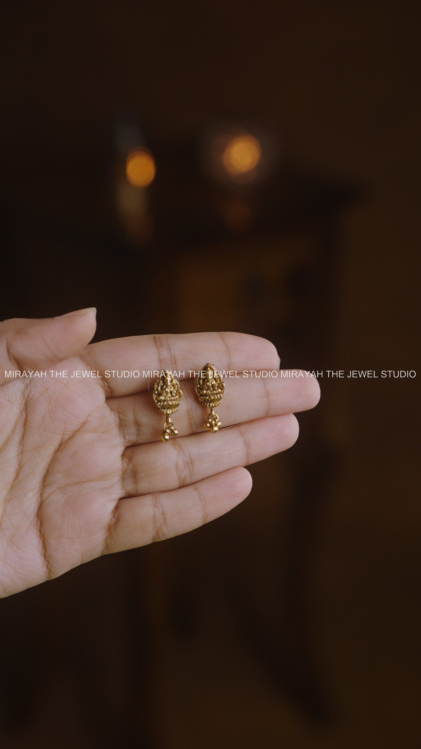 SIMPLE PEARL LAKSHMI NECKLACE