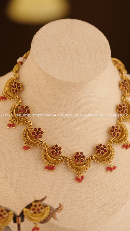 PUSHPA CHANDRIKA NECKLACE - RED