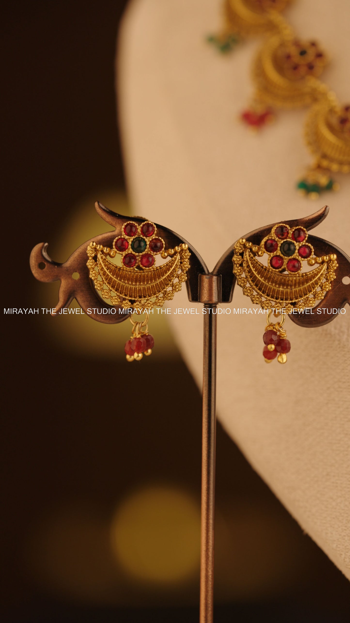PUSHPA CHANDRIKA NECKLACE - RED AND GREEN