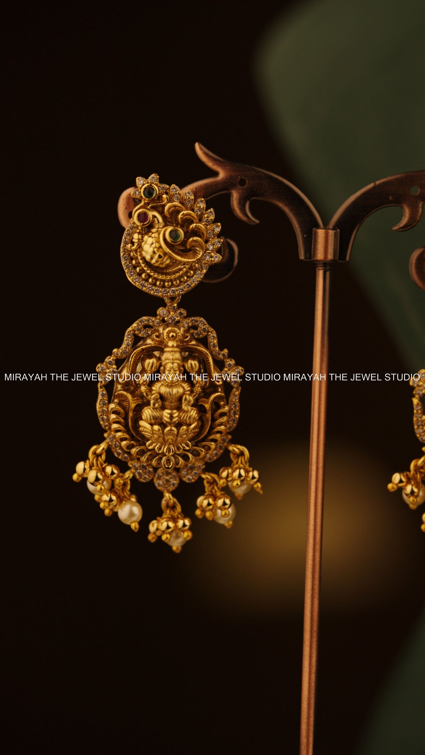 PREMIUM MAHARANI CREST NECKLACE