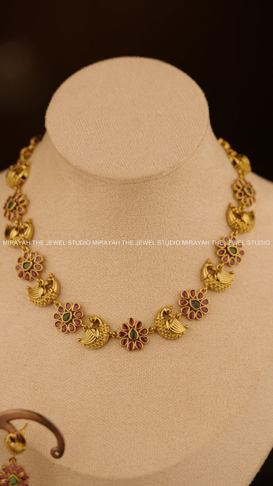 PREMIUM PEACOCK PETALS NECKLACE