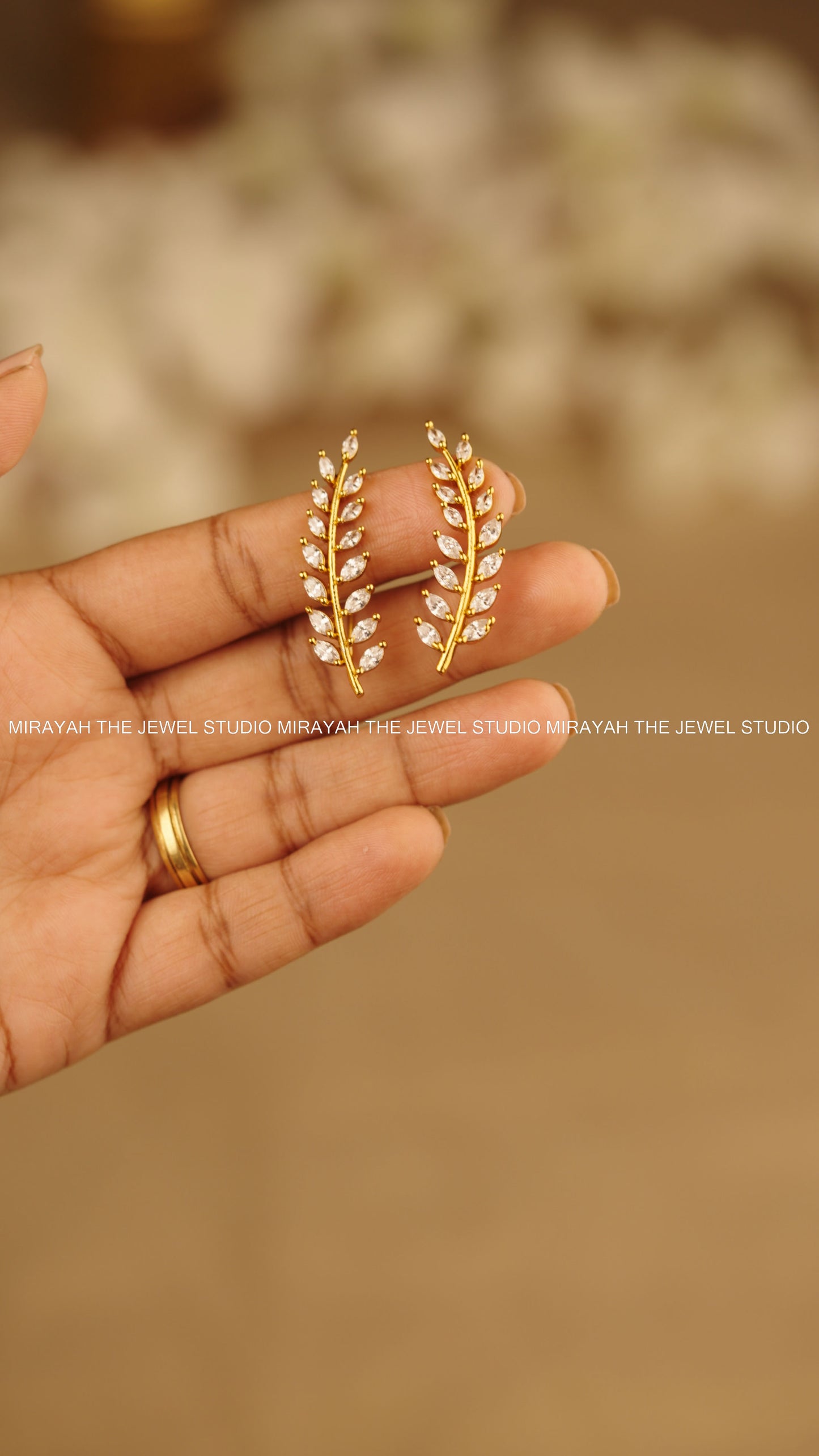 CRYSTAL VINE EARCUFF