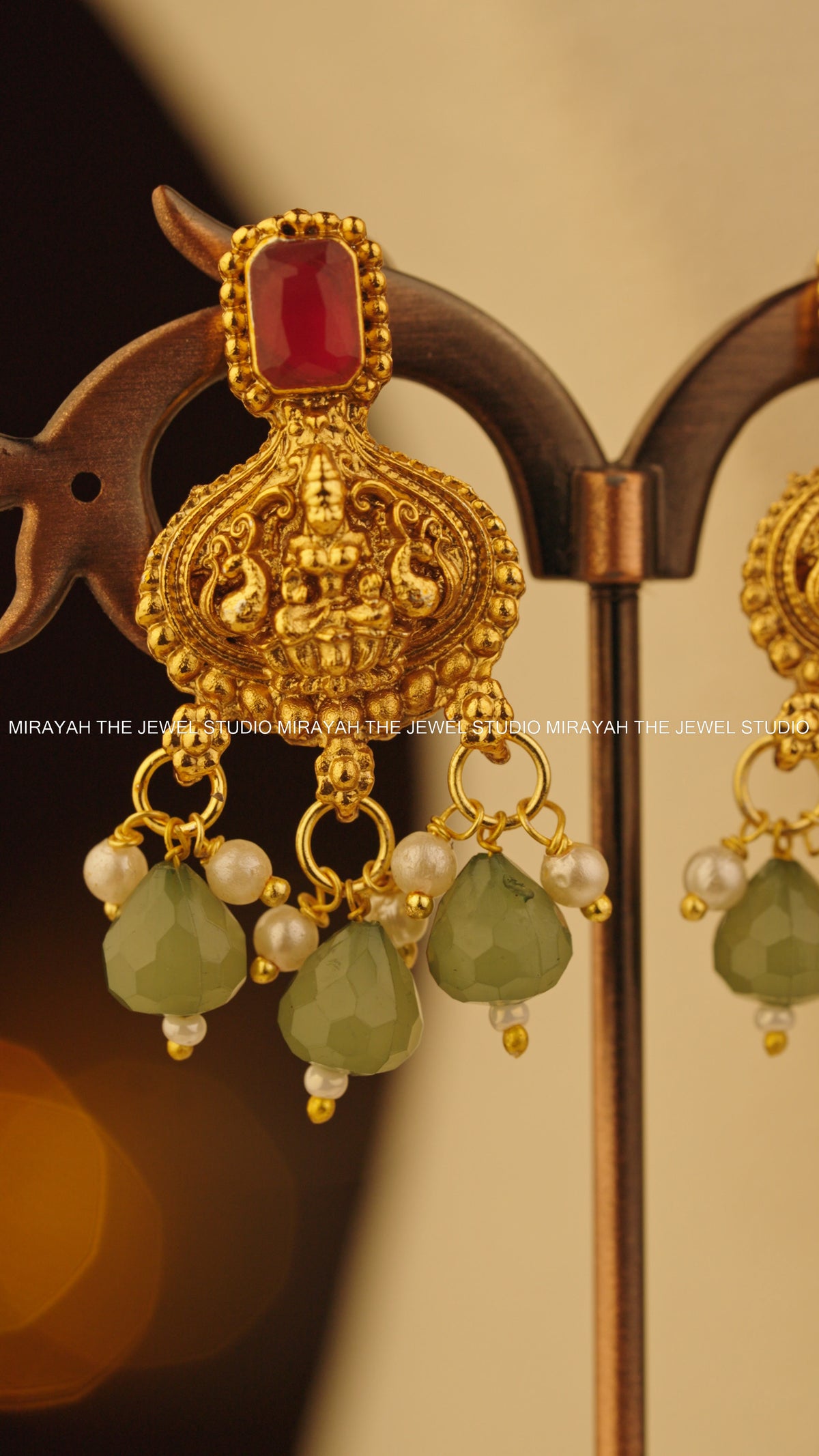 PEARL DIVYA NECKLACE - PASTEL GREEN