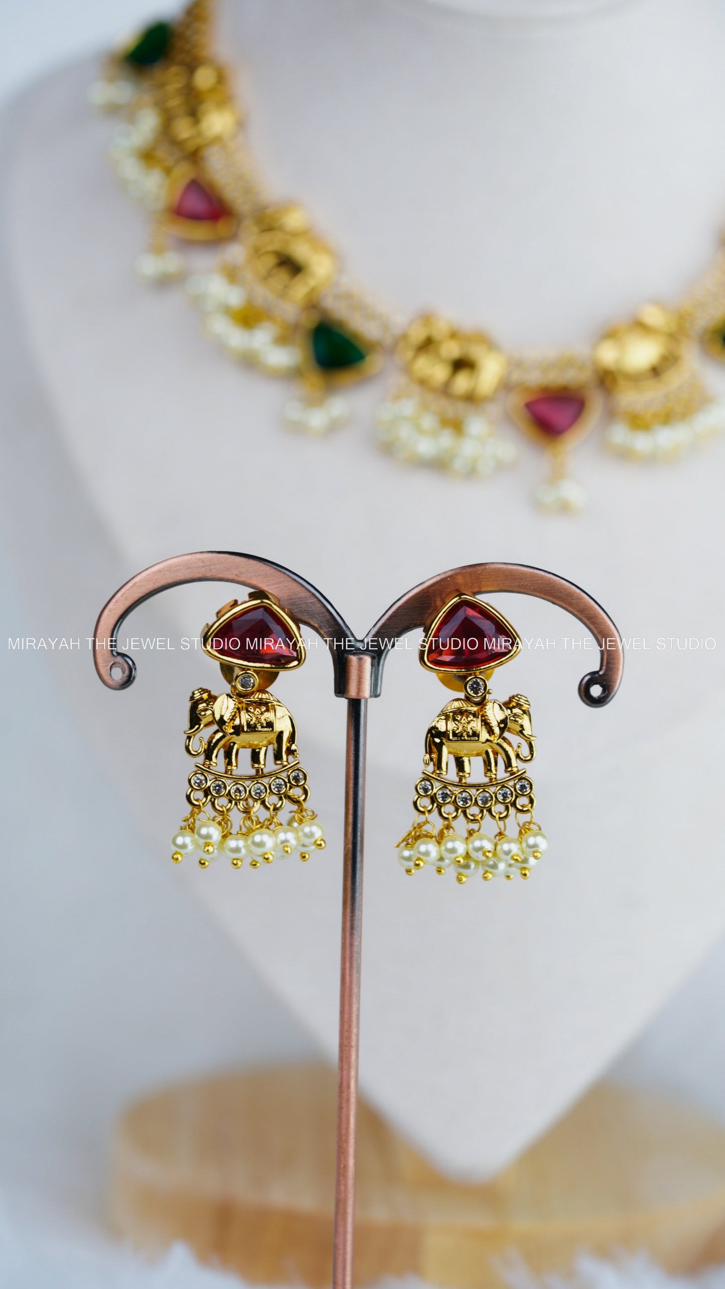 AD TUSKER SEQUENCE NECKLACE - RED AND GREEN