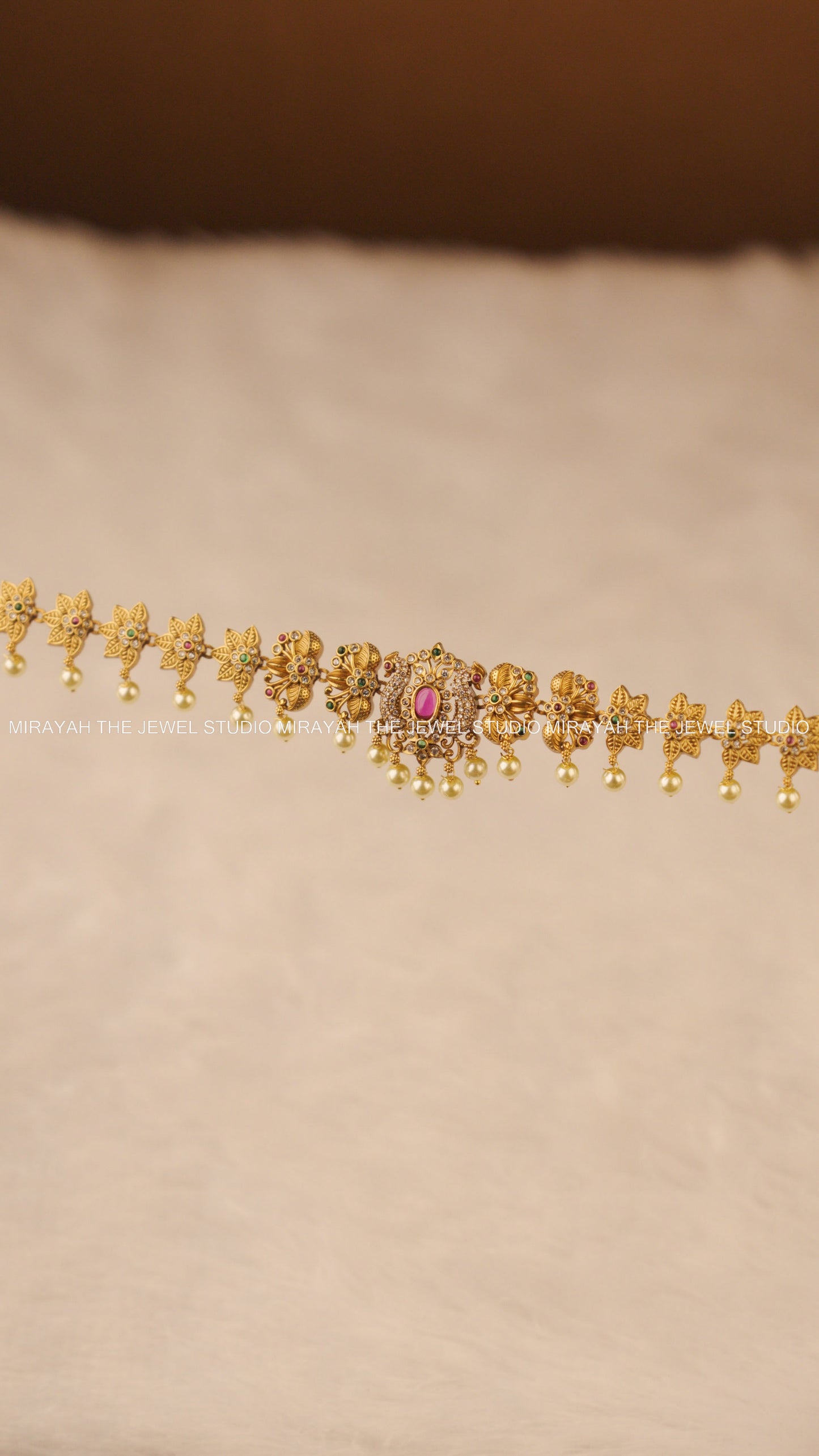 ROYAL TRINKET HIPCHAIN