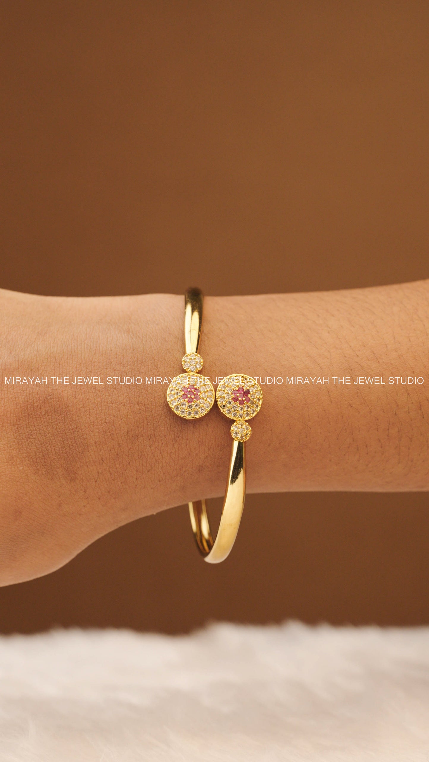 LUSTRE LOOP BRACELET (FREE SIZE) - PINK