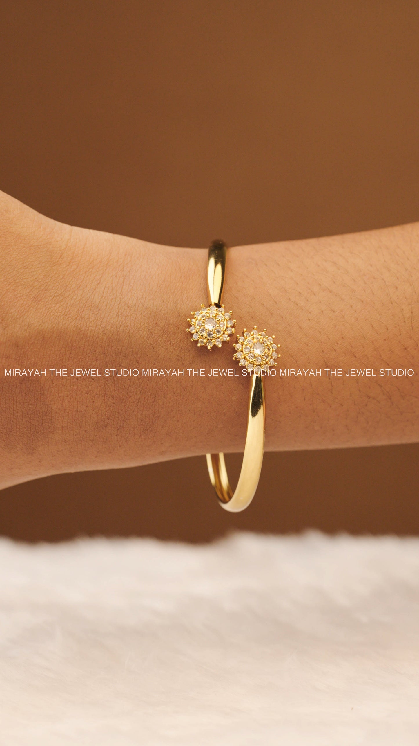 SOFT SPARKLE BRACELET (FREE SIZE) - WHITE