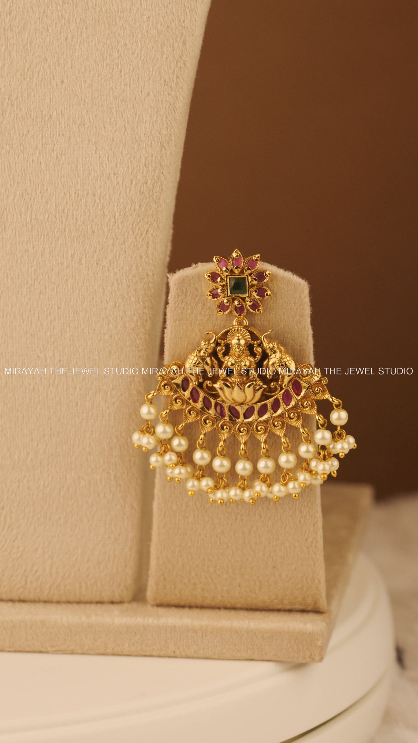 RAJNIDHI ROYALE CHOKER