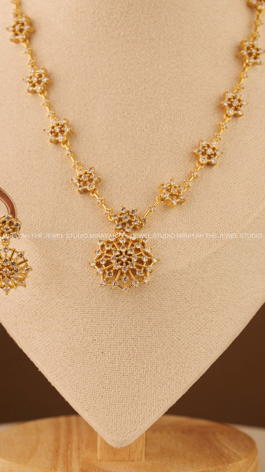 STELLAR BLOOM AD NECKLACE