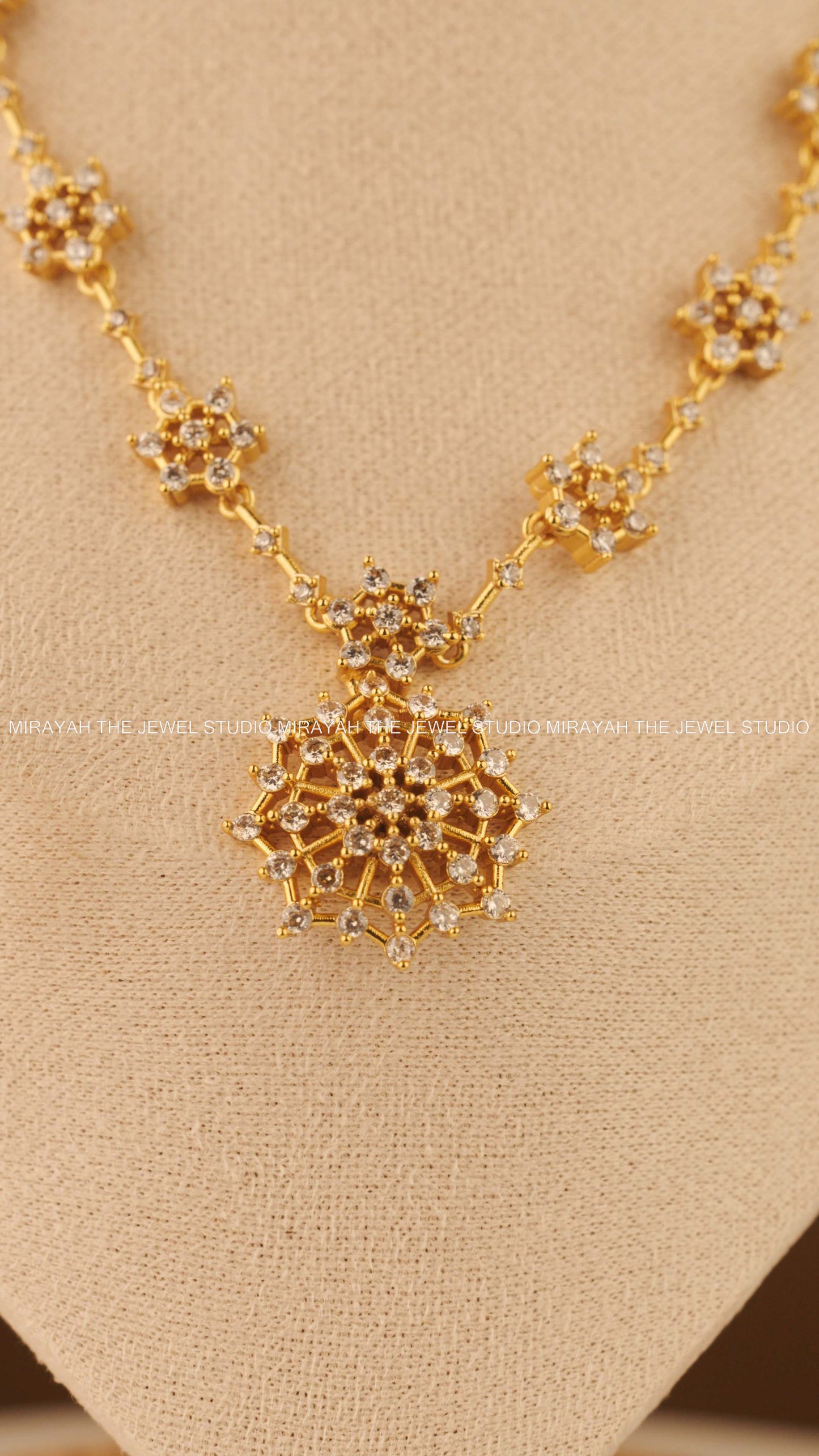 STELLAR BLOOM AD NECKLACE