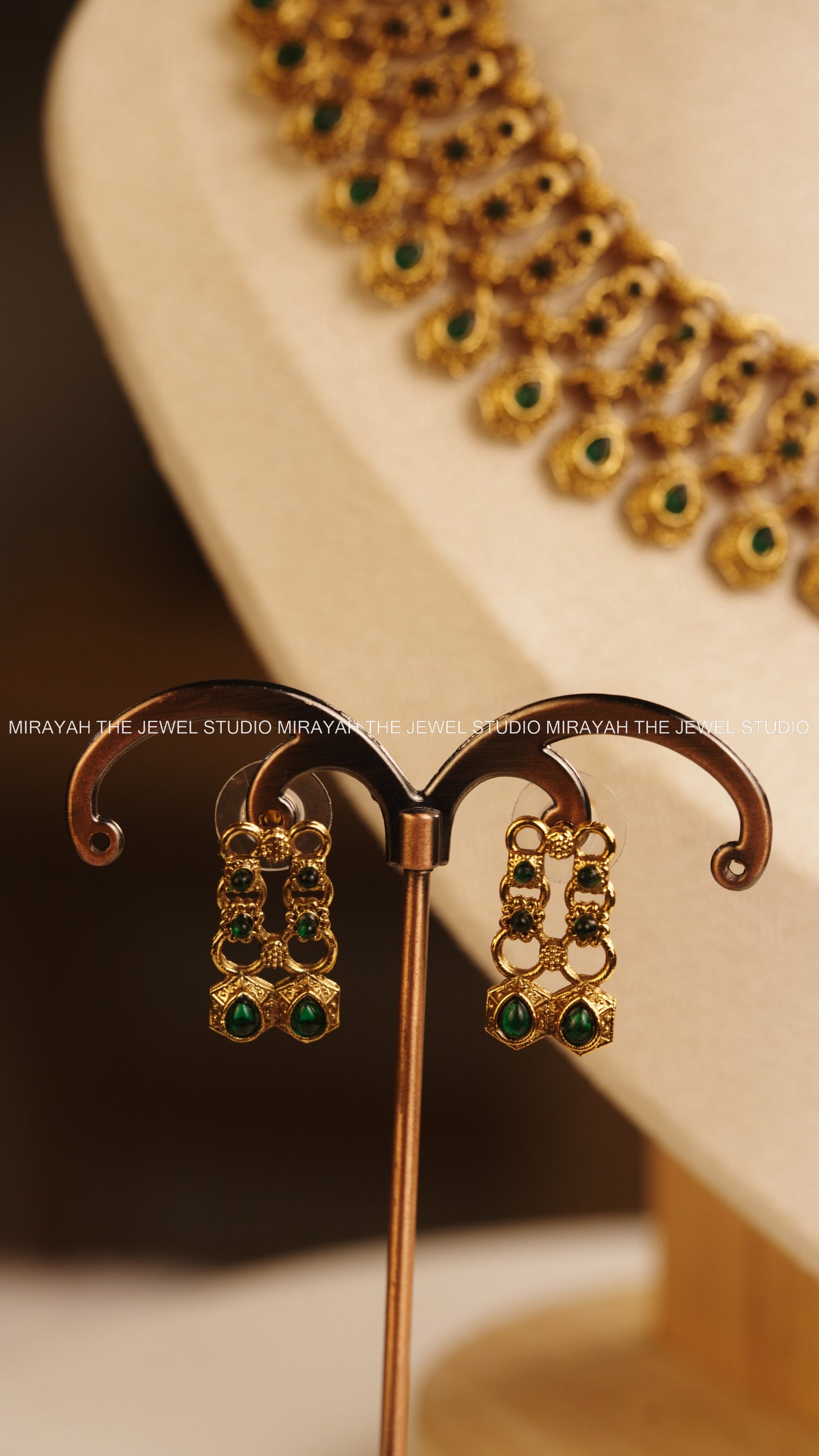 SIMPLE LAYERED GOLD NECKLACE - GREEN