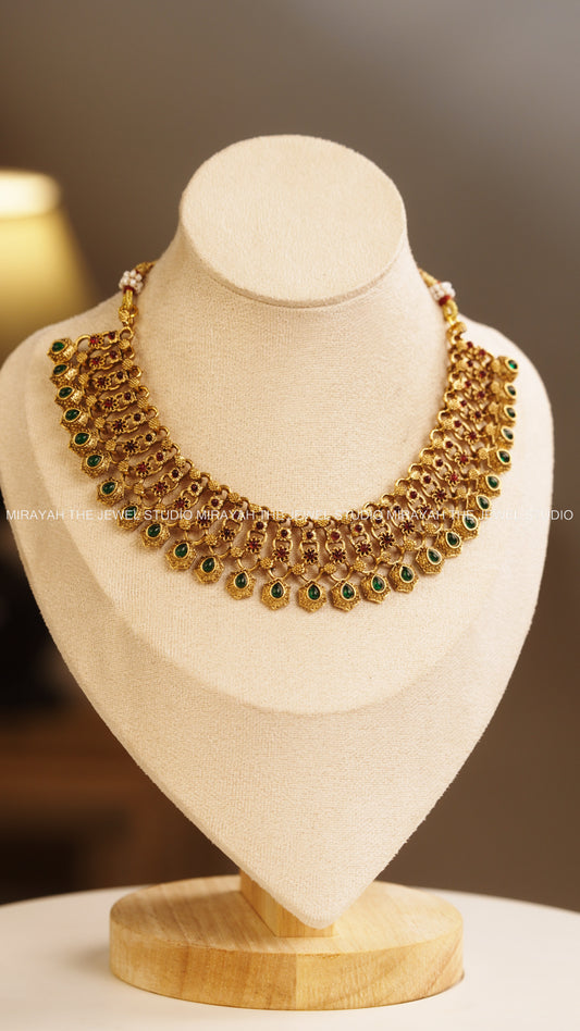 SIMPLE LAYERRD GOLD NECKLACE - GREEN AND RUBY