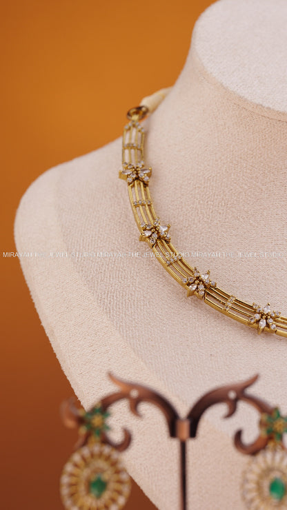 PETAL GLOW NECKLACE - GREEN