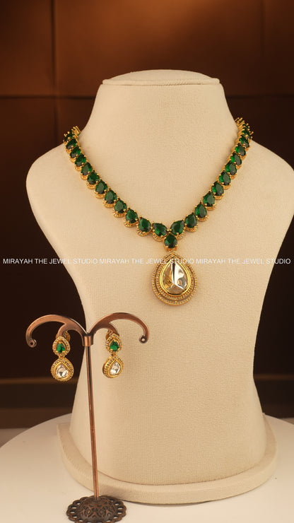 POLKI EMERALD CREST NECKLACE