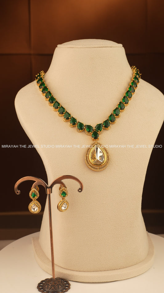 POLKI EMERALD CREST NECKLACE