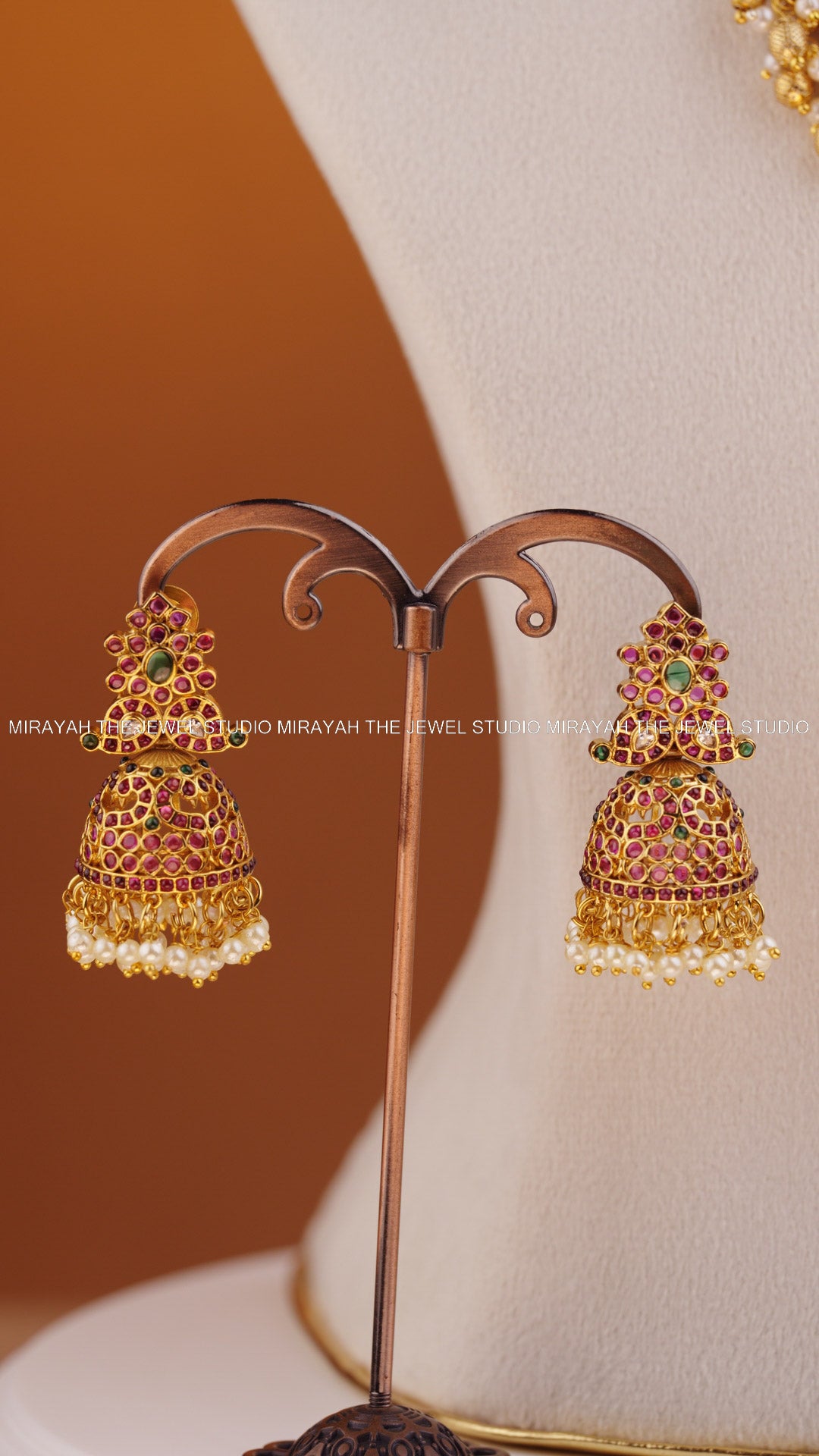 GOLDEN MAJESTY COIN NECKLACE