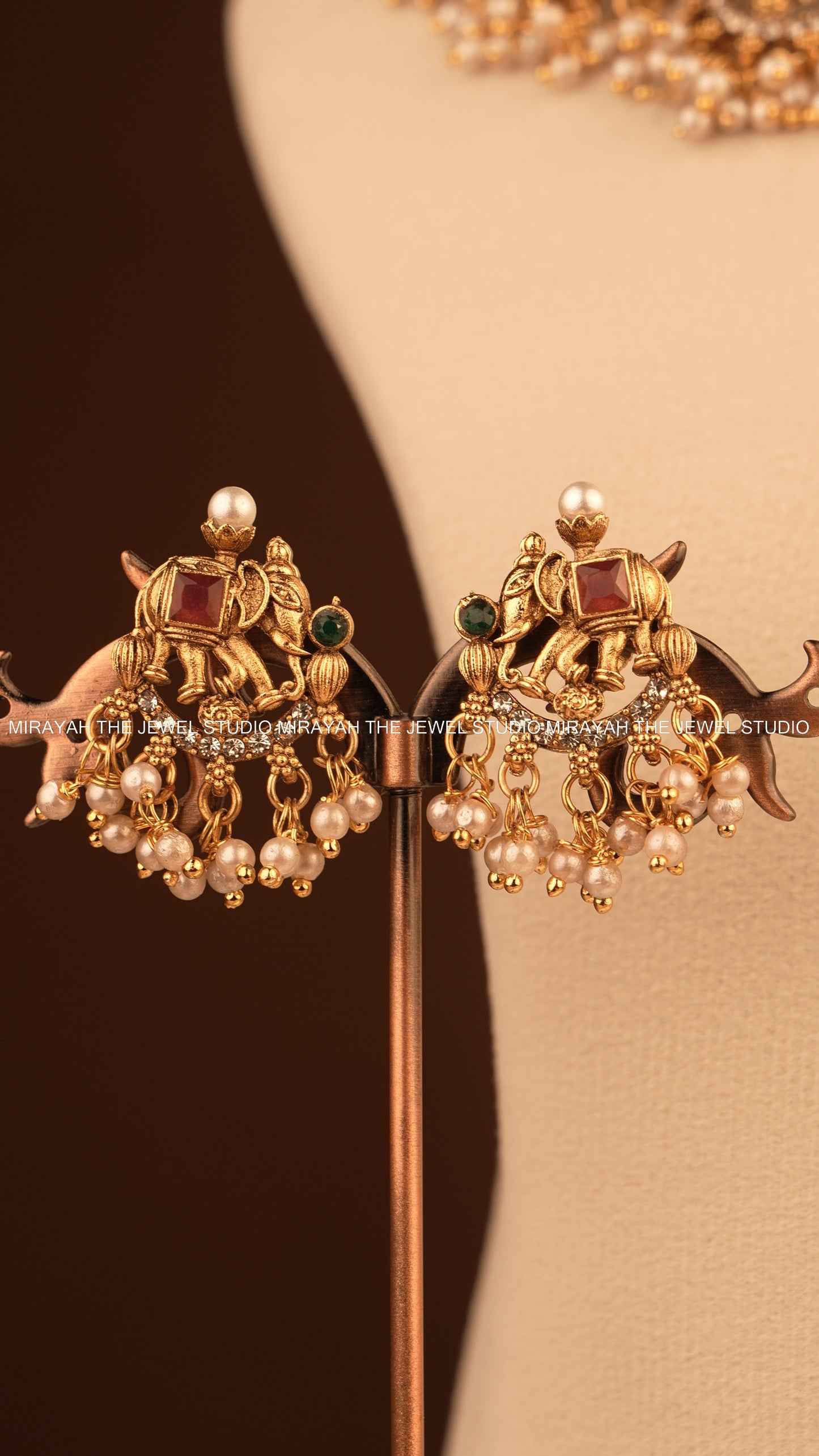 RUBIKA ELEPHANT NECKLACE - RED AND GREEN